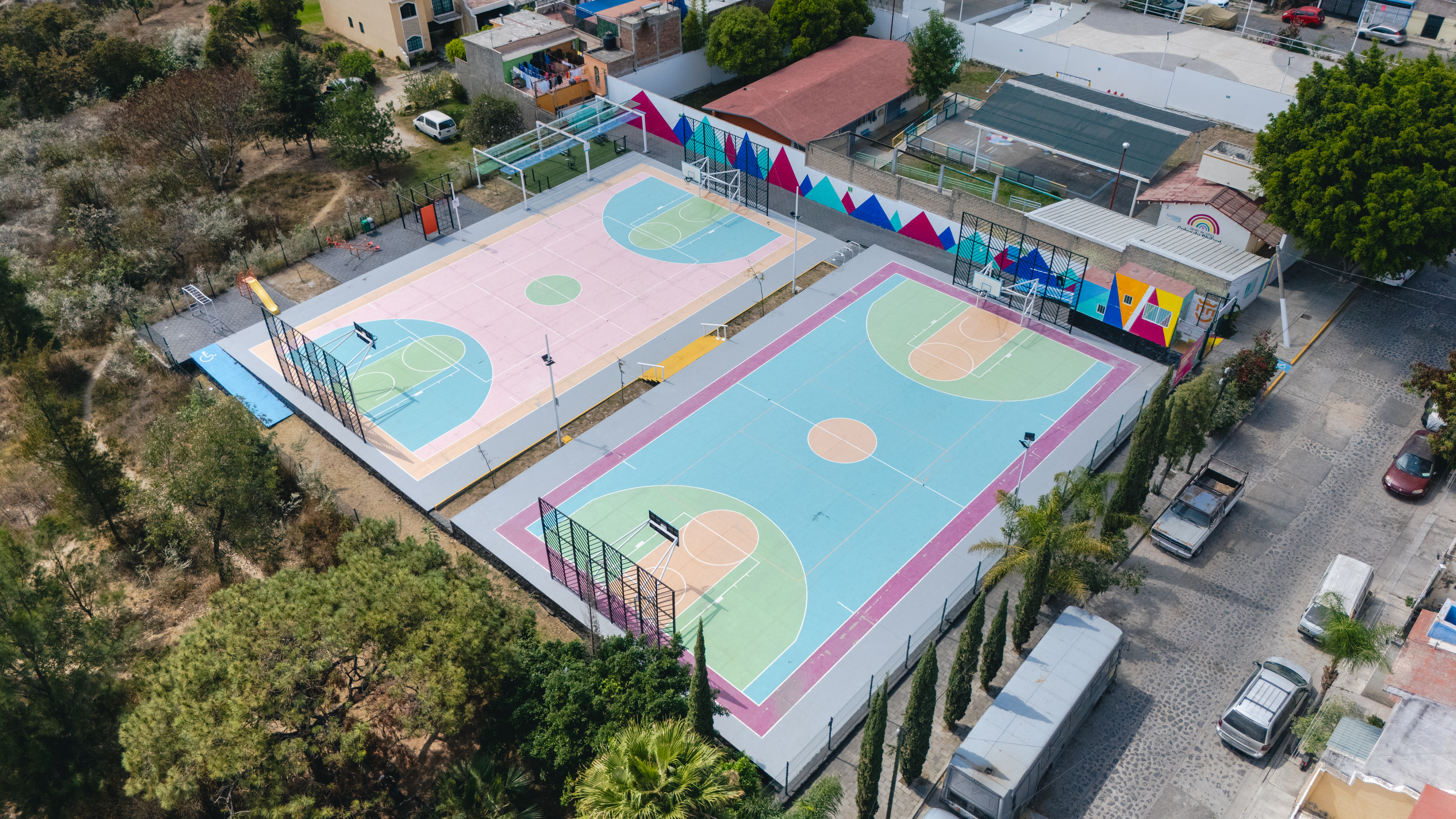 UNIDAD DEPORTIVA COLINAS DE LOS ROBLES