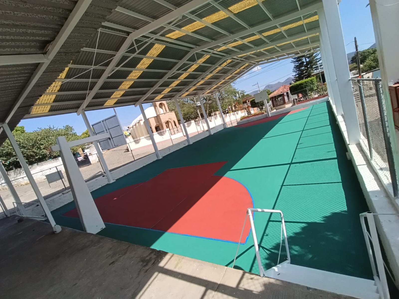 CANCHA DE USOS MÚLTIPLES - EL REFUGIO