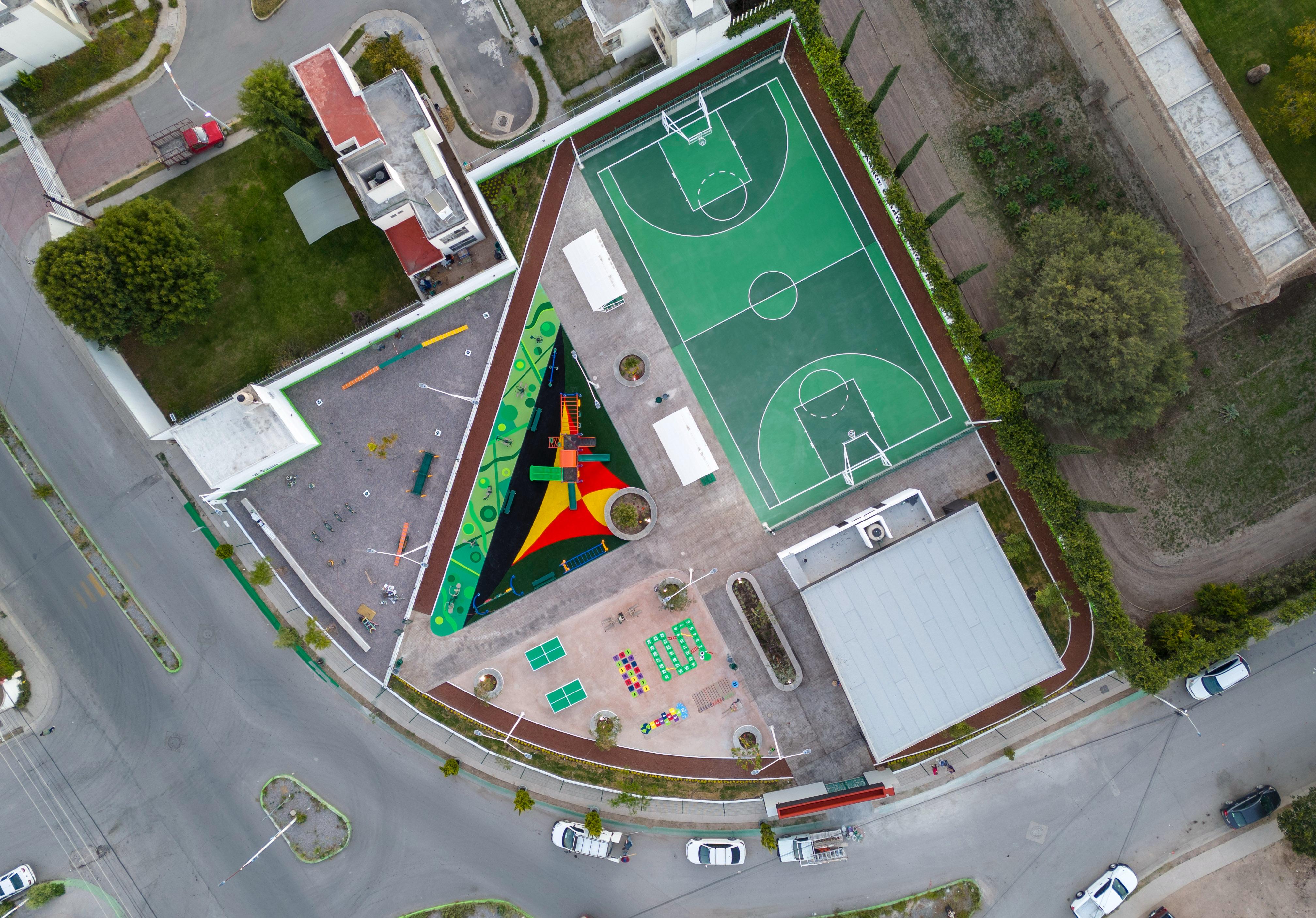 PARQUE URBANO PUERTA REAL