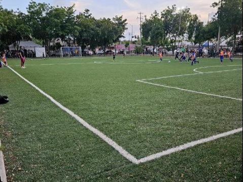 CANCHA DE FÚTBOL EN UNIVERSIDAD 94 II