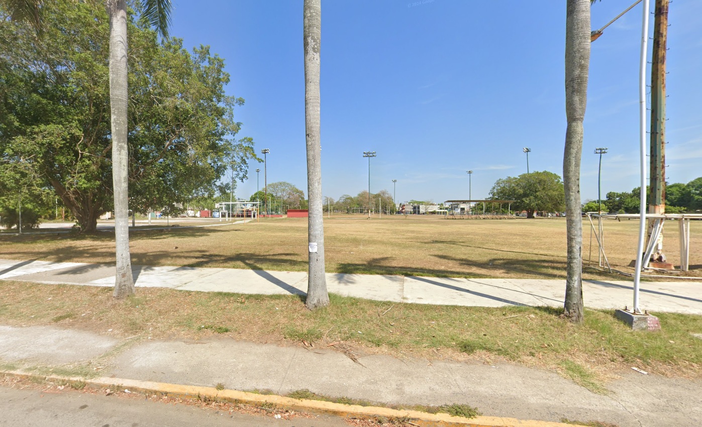 CANCHA EN UNIDAD DEPORTIVA JOSÉ CHAMACO LEYVA