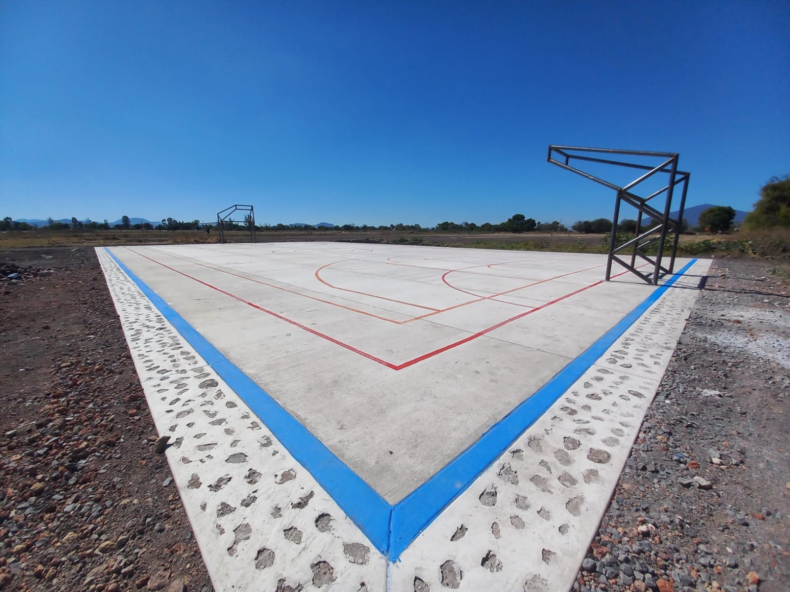 CANCHA DE USOS MÚLTIPLES EN LA MONCADA