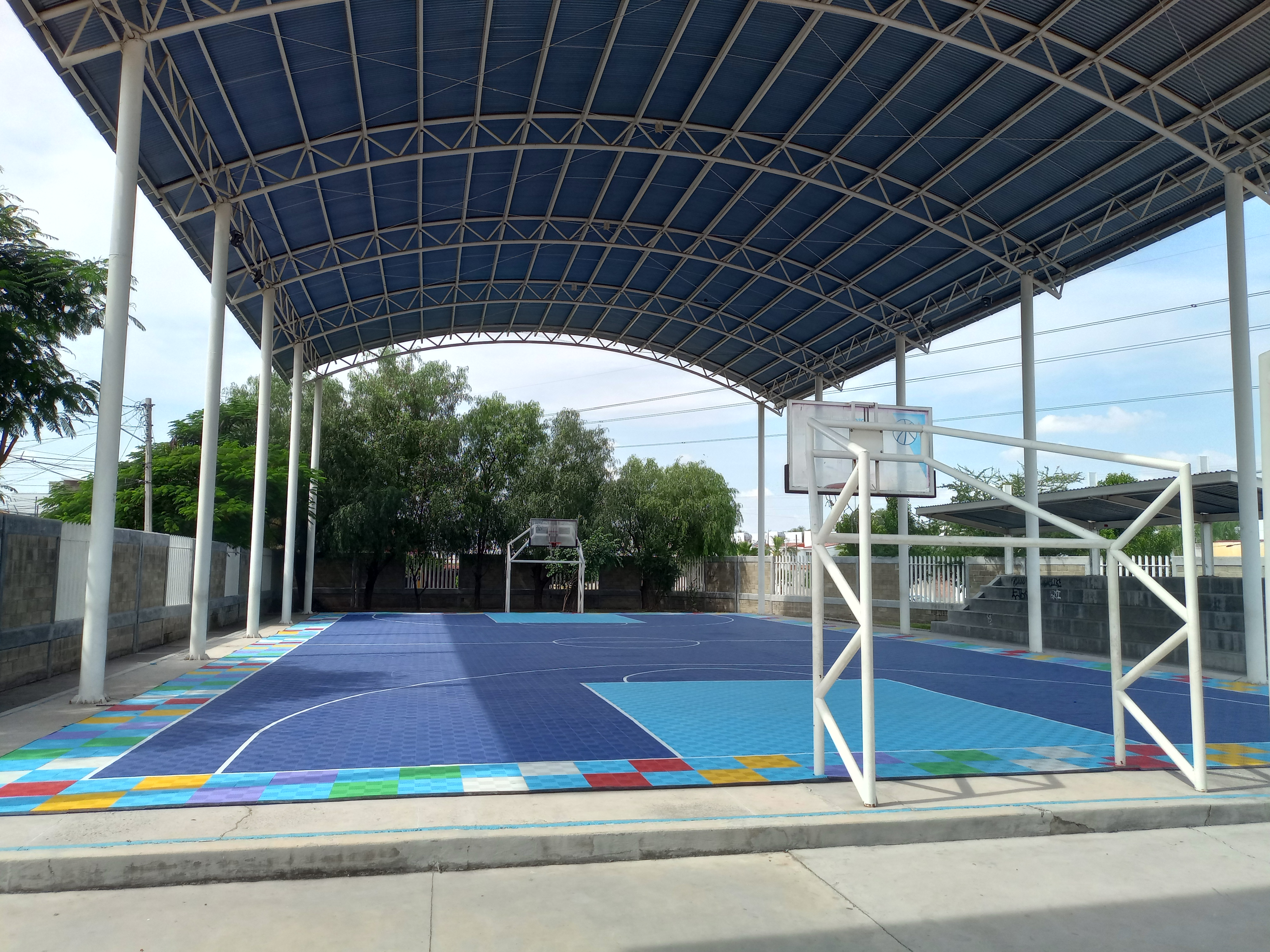 CANCHA USOS MÚLTIPLES EN POLIDEPORTIVO VALLE DE LOS NARANJOS