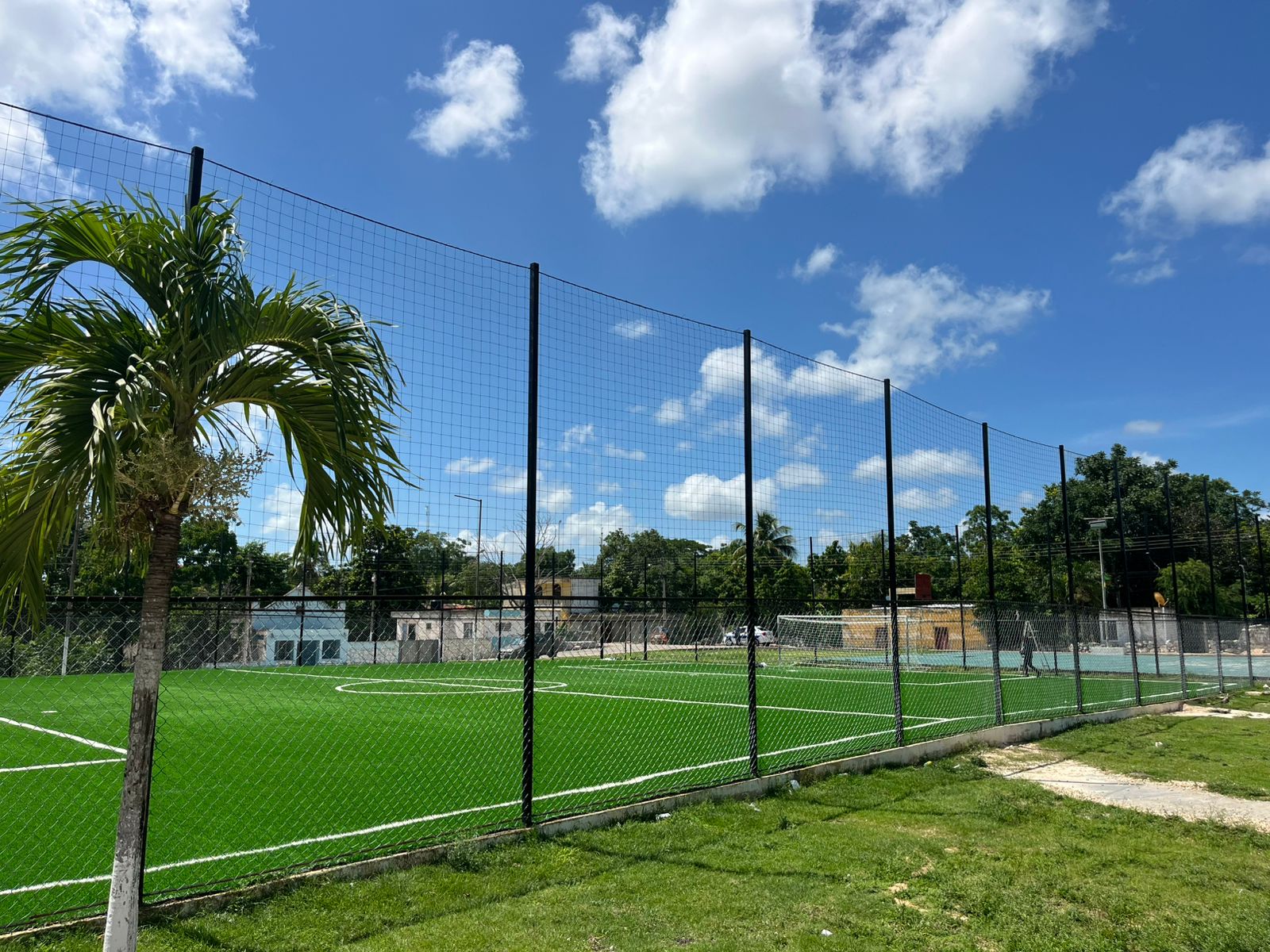 CANCHA PARQUE PRINCIPAL CHANKOM