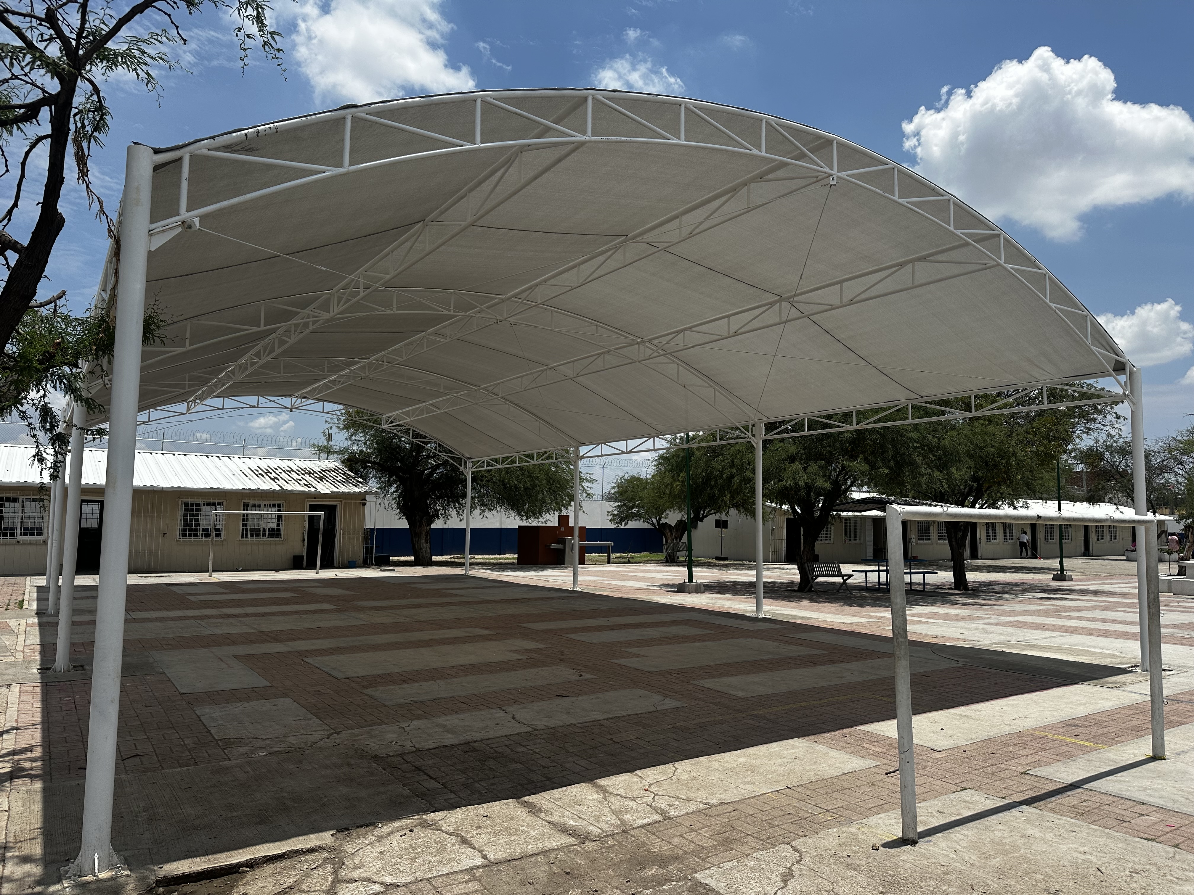 CANCHA EN LA PRIMARIA HILARIO MEDINA