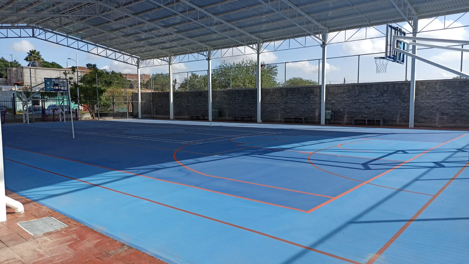 CANCHA DE USOS MÚLTIPLES EN CENTRO NUEVO COMIENZO LAS MARGARITAS