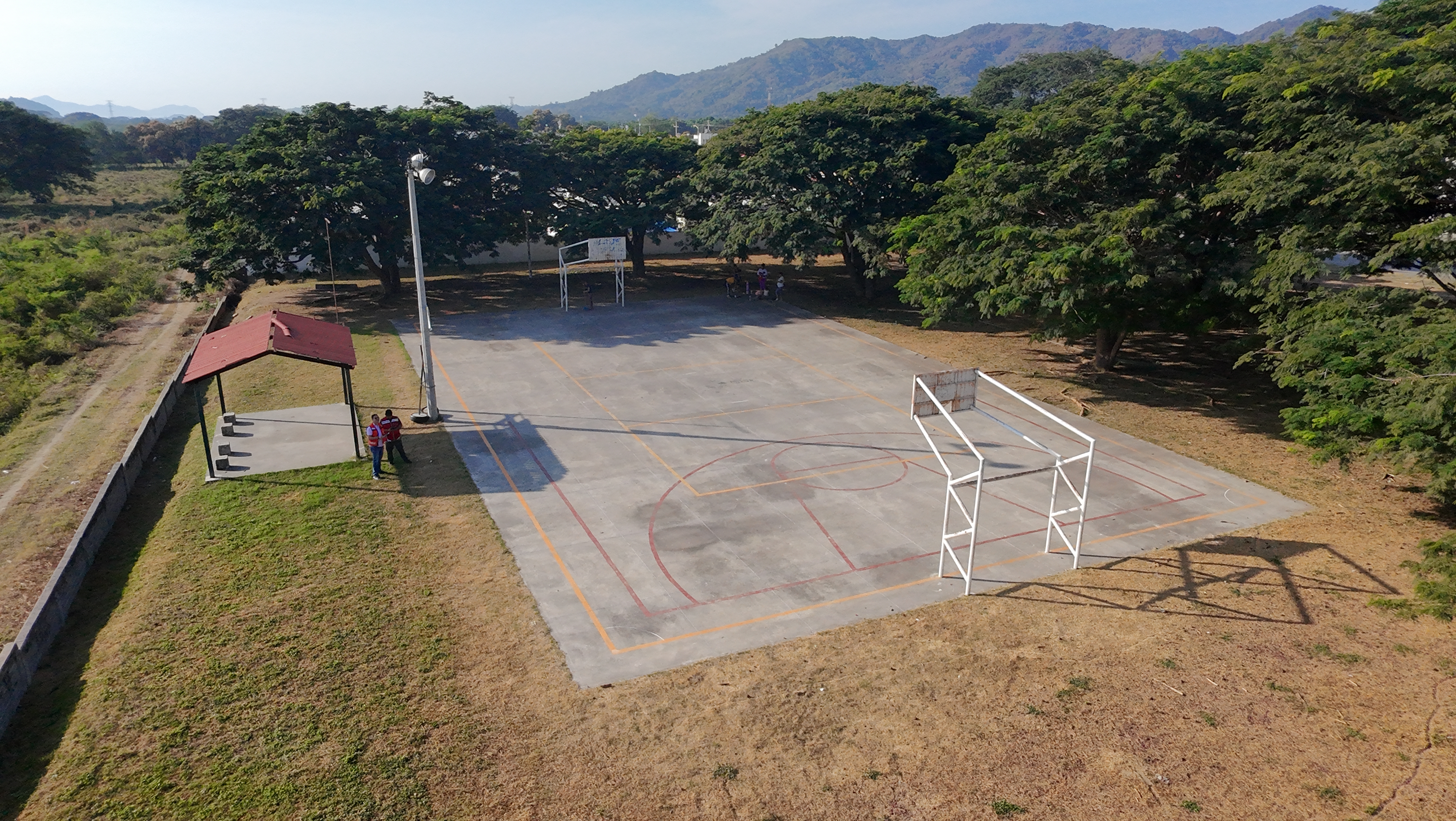 CANCHA DE FÚTBOL TERRAPLENA