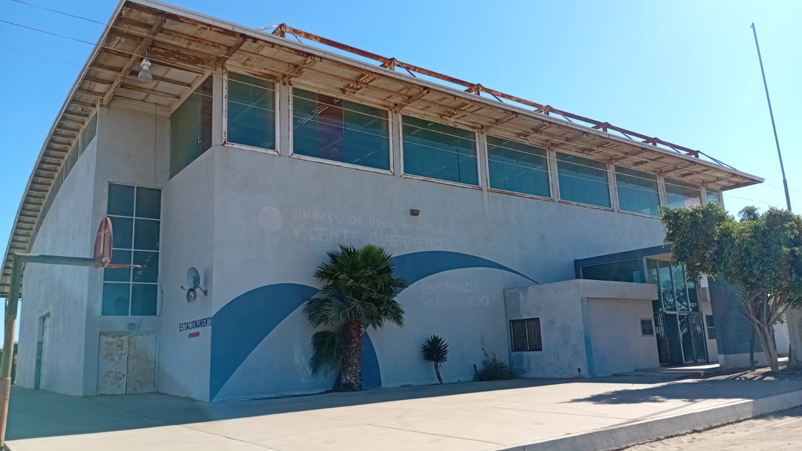 GIMNASIO DE USOS MÚLTIPLES VICENTE GUERRERO