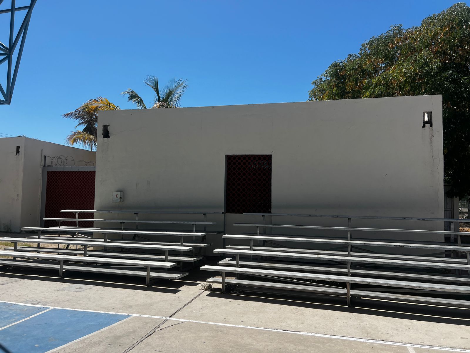 MURAL INSUDE CANCHA DE BÁSQUETBOL 1