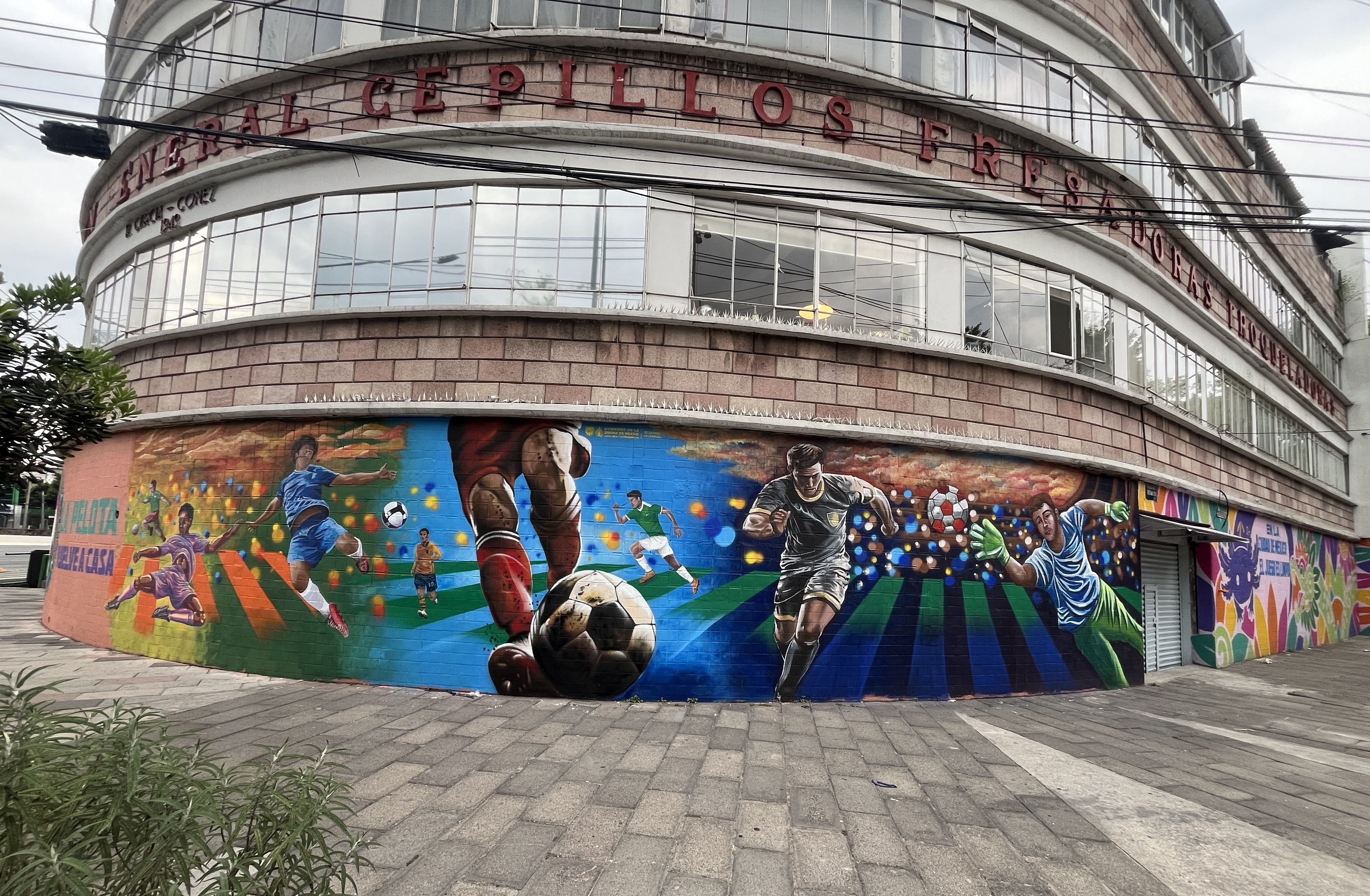 MURAL LA PELOTA VUELVE A CASA