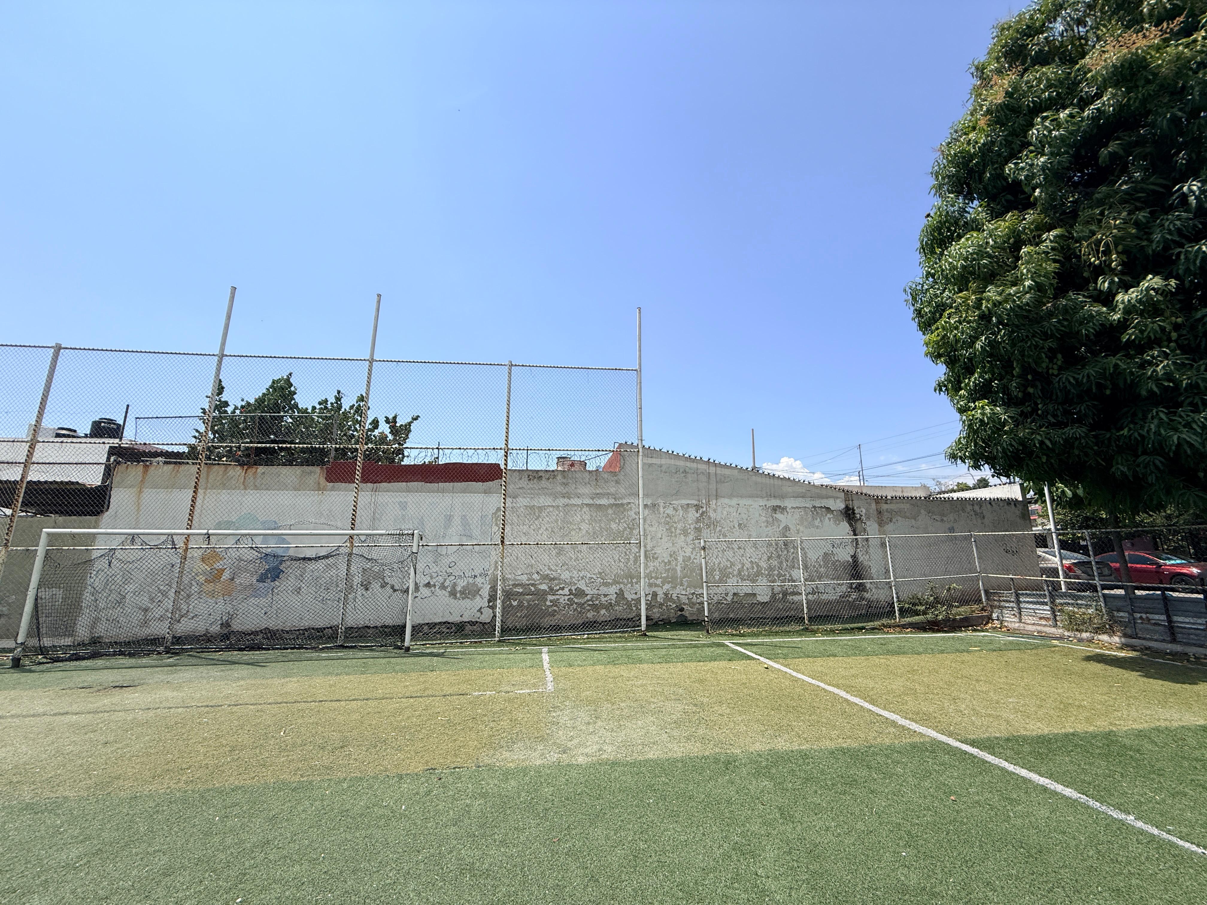 MURAL EN CAMPO DE FÚTBOL EN LA COLONIA JUAN JOSÉ RÍOS