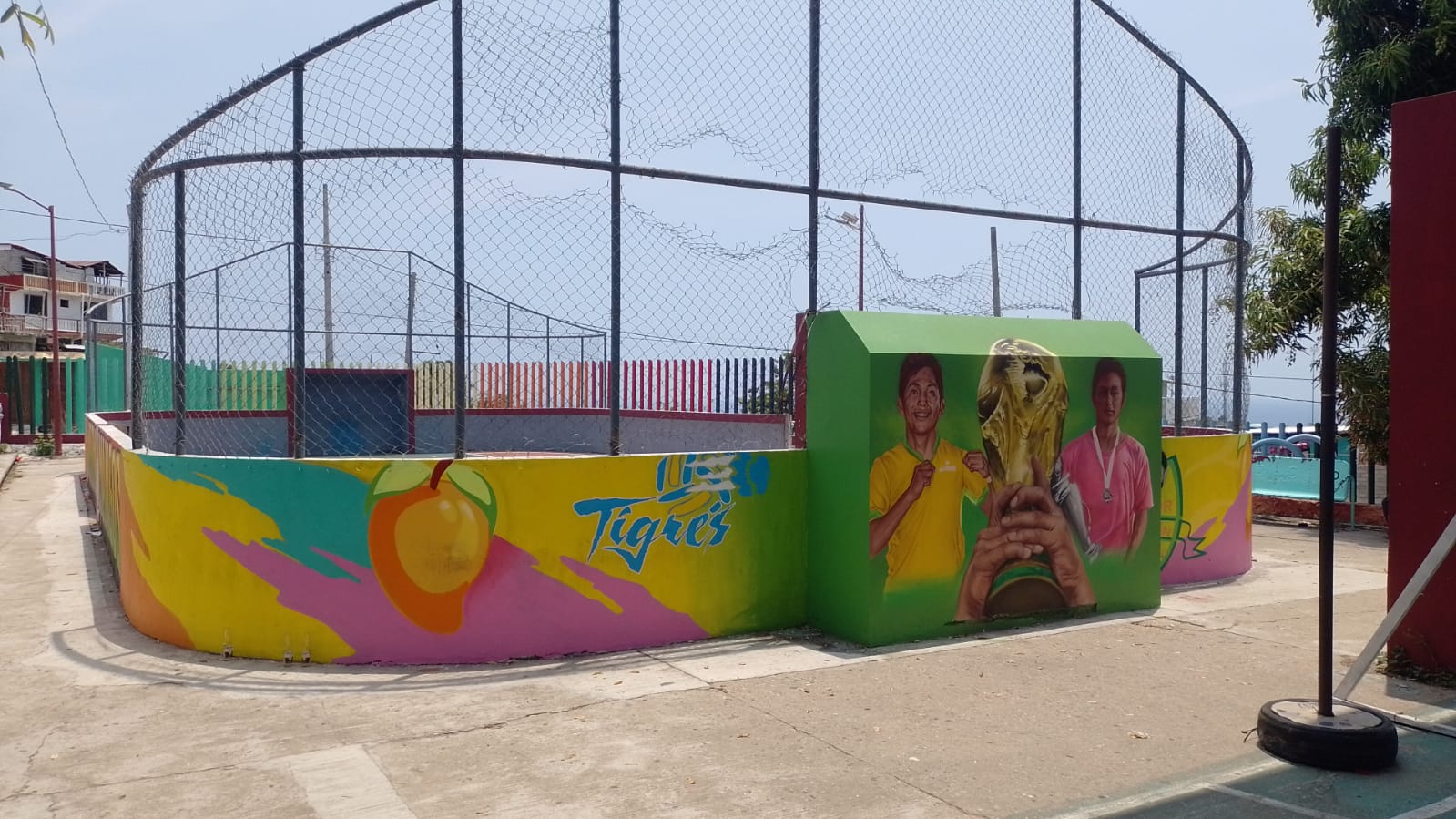MURAL CANCHA JARDÍN MANGOS