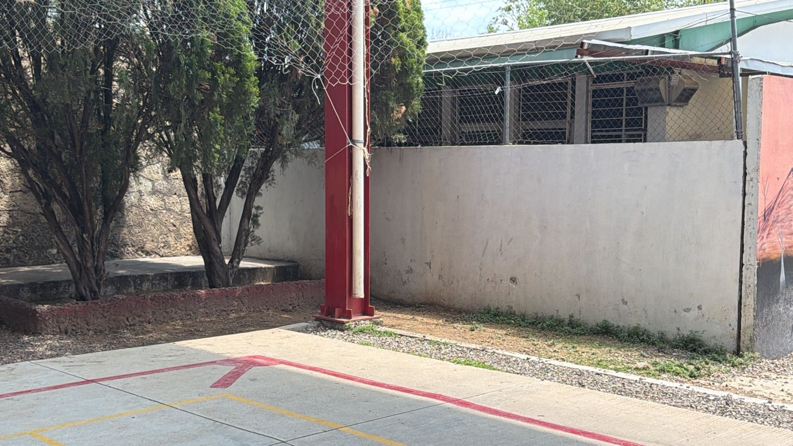 MURAL EN CANCHA DEPORTIVA CANDIANI