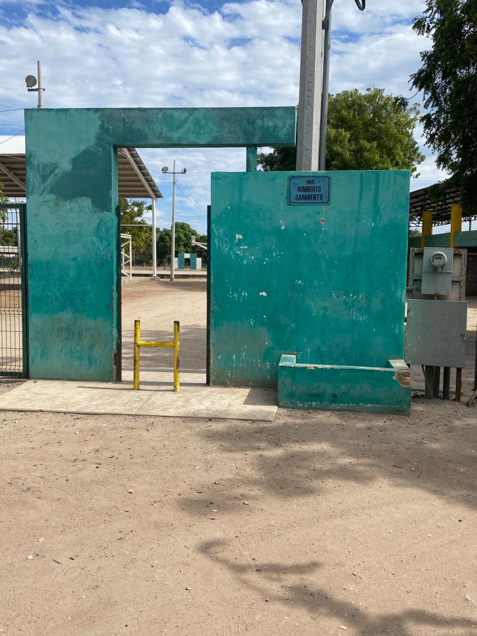 ENTRADA DEL CAMPO DE BÉISBOL DEL ESTADIO DE PERICOS
