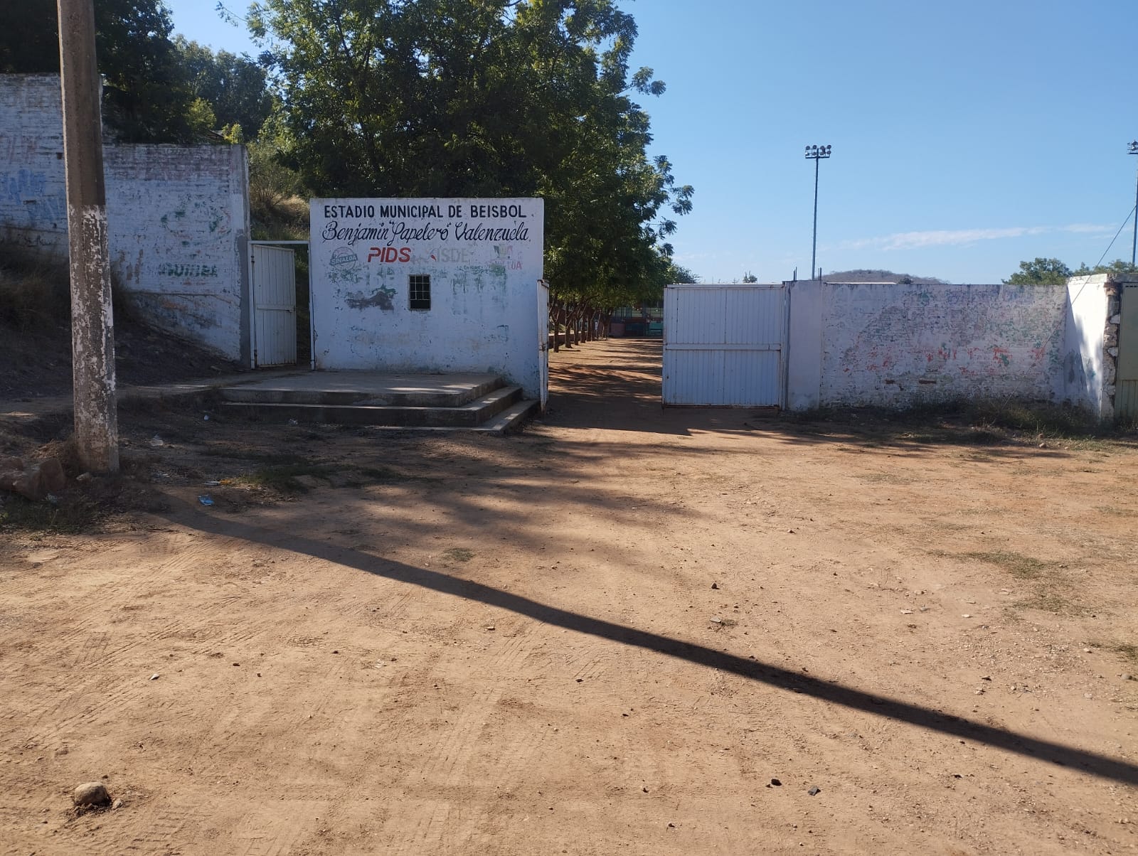 ESTADIO DE BÉISBOL BENJAMÍN 'PAPELERO' VALENZUELA