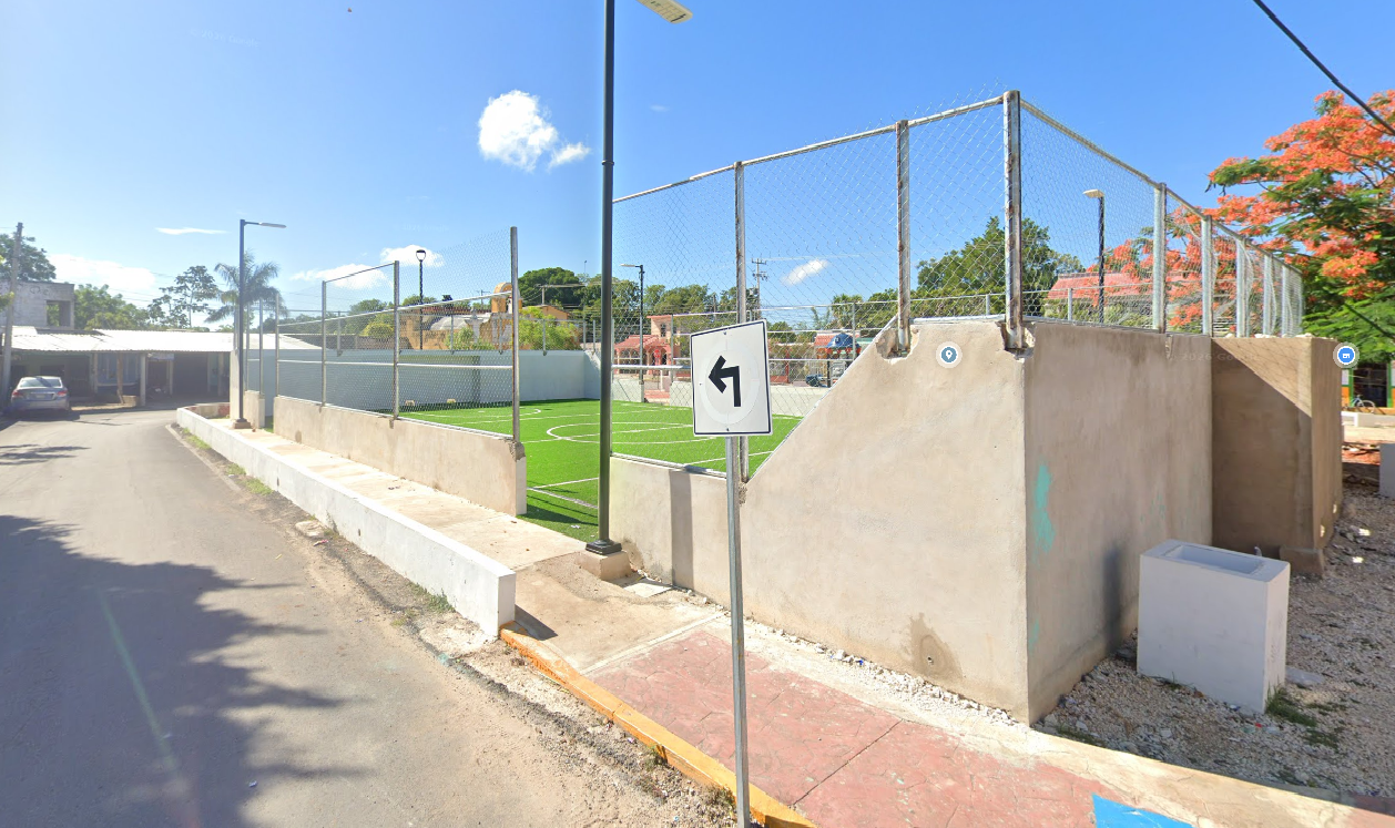 MURAL EN BARDA DE CAMPO SINTÉTICO
