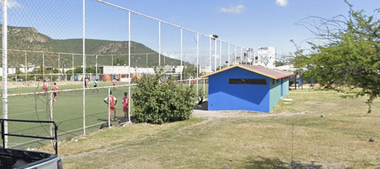 MURO COLINDANTE PARQUE HACIENDA LA ESPERANZA