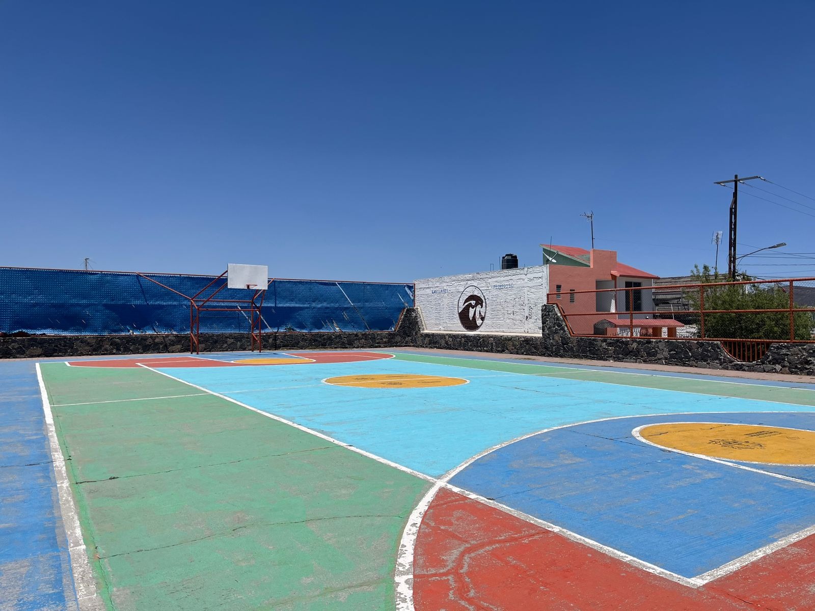 MURO COLINDANTE PARQUE EL PEDREGOSO II