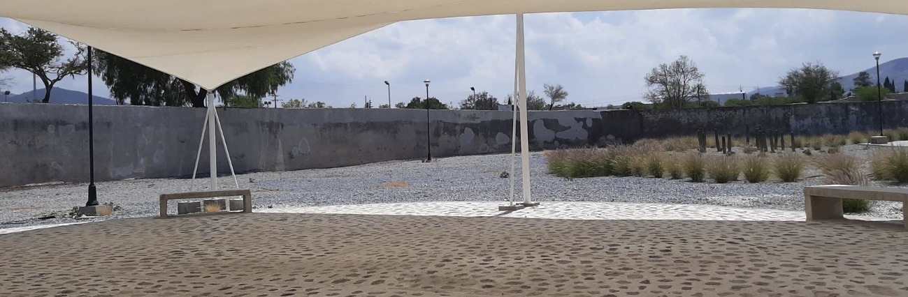 MURO COLINDANTE PARQUE EL JAGÜEY VIZARRÓN