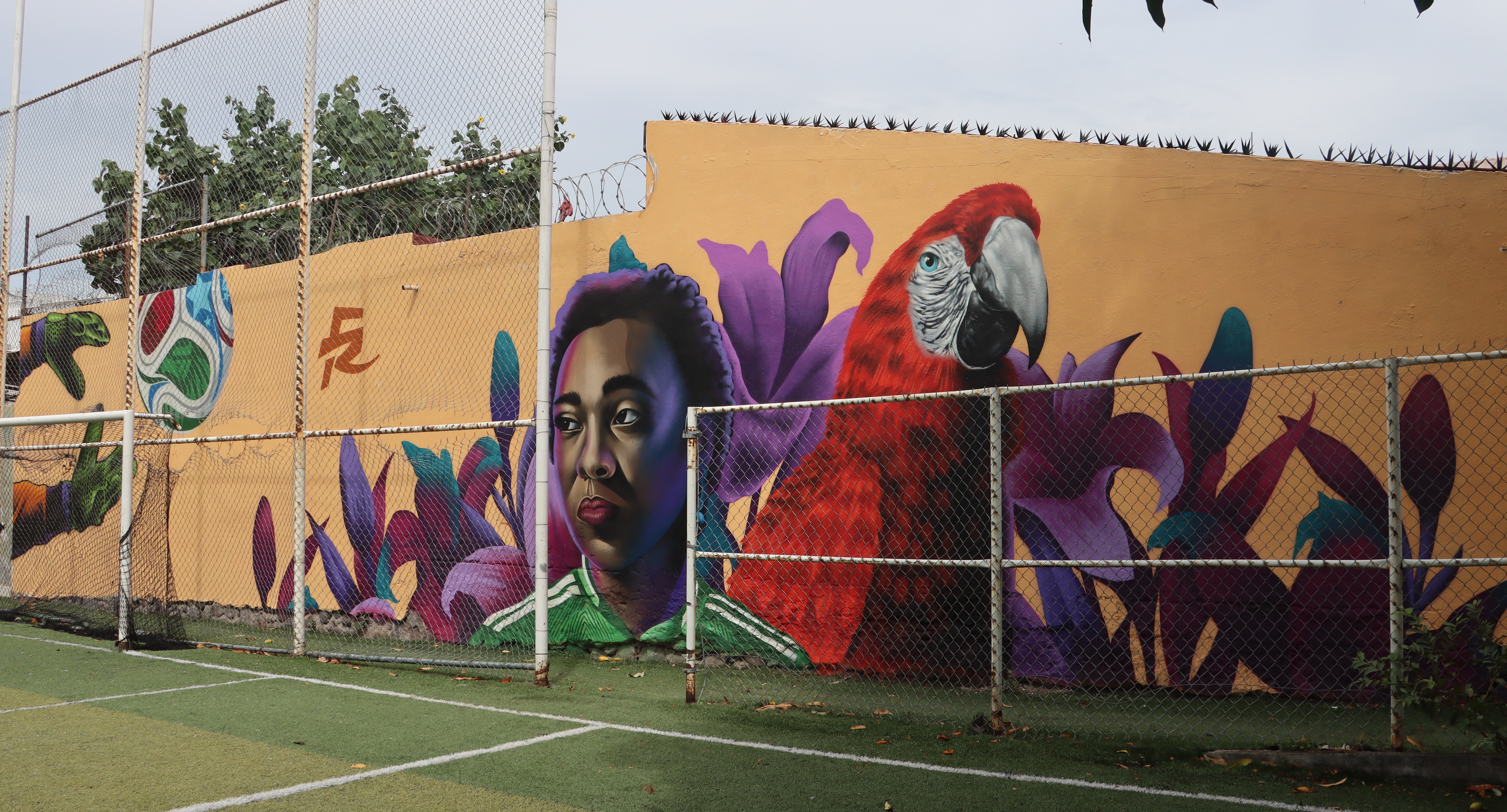 MURAL EN CAMPO DE FÚTBOL EN LA COLONIA JUAN JOSÉ RÍOS