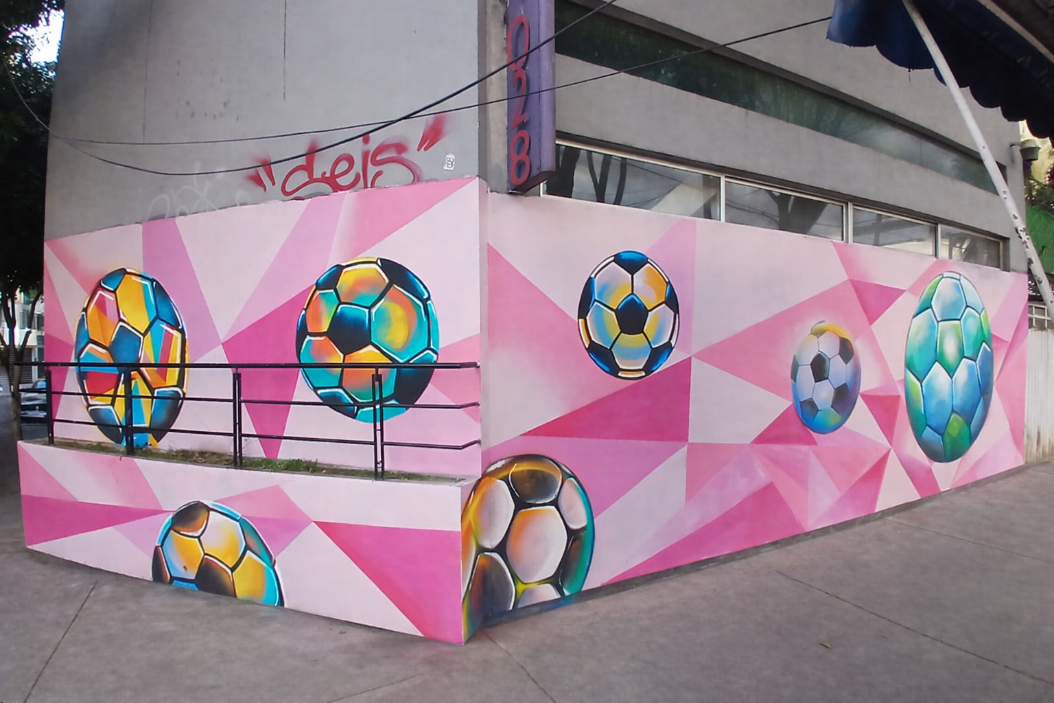 MURAL LA PELOTA EN CAMINO