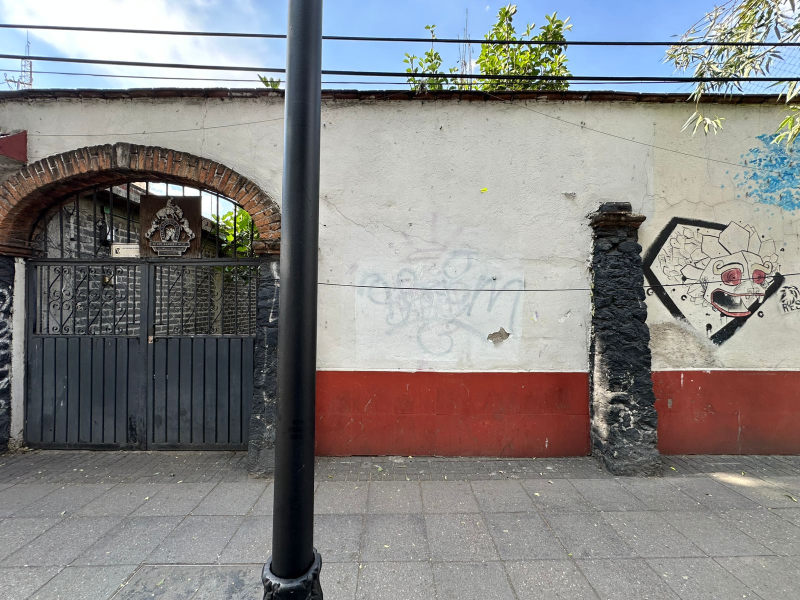 SÁCALE LA ROJA A LA VIOLENCIA