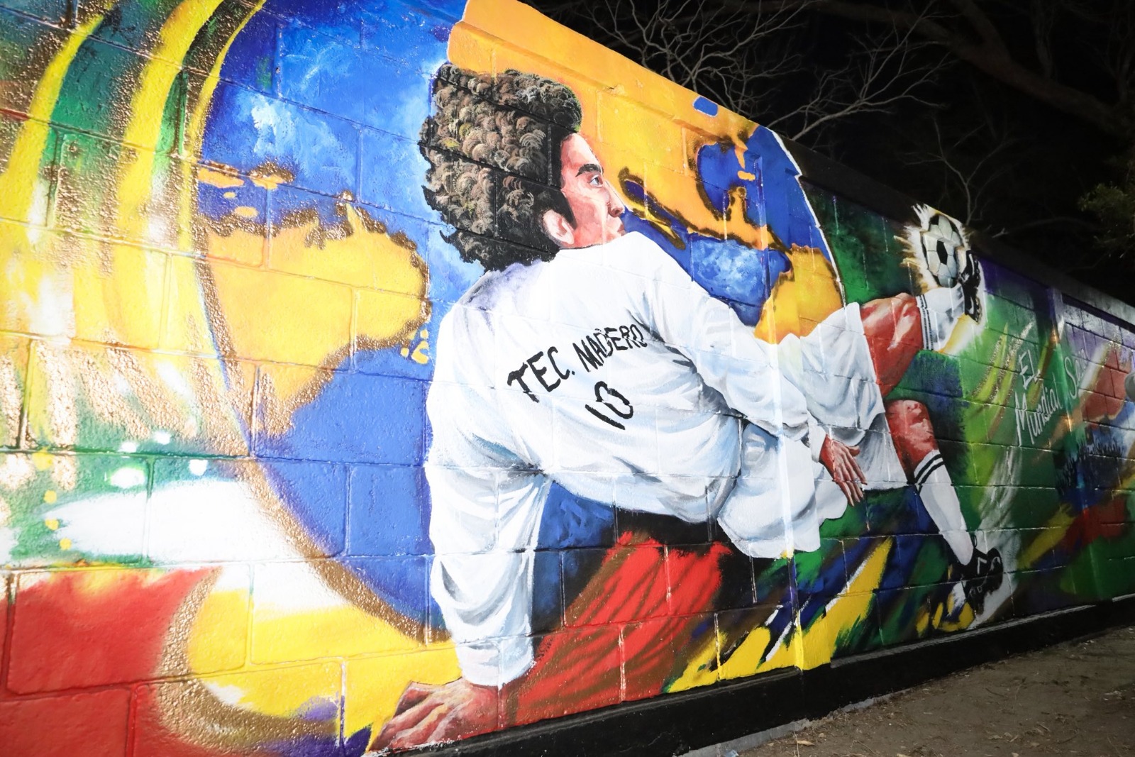 MURAL EN TEC MADERO