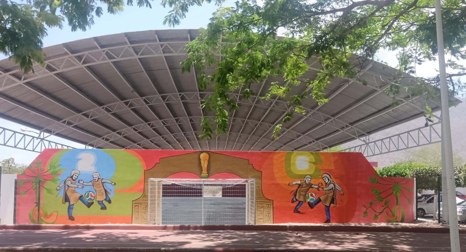 MURAL EN CANCHA DE FUTSAL LAS PAROTAS