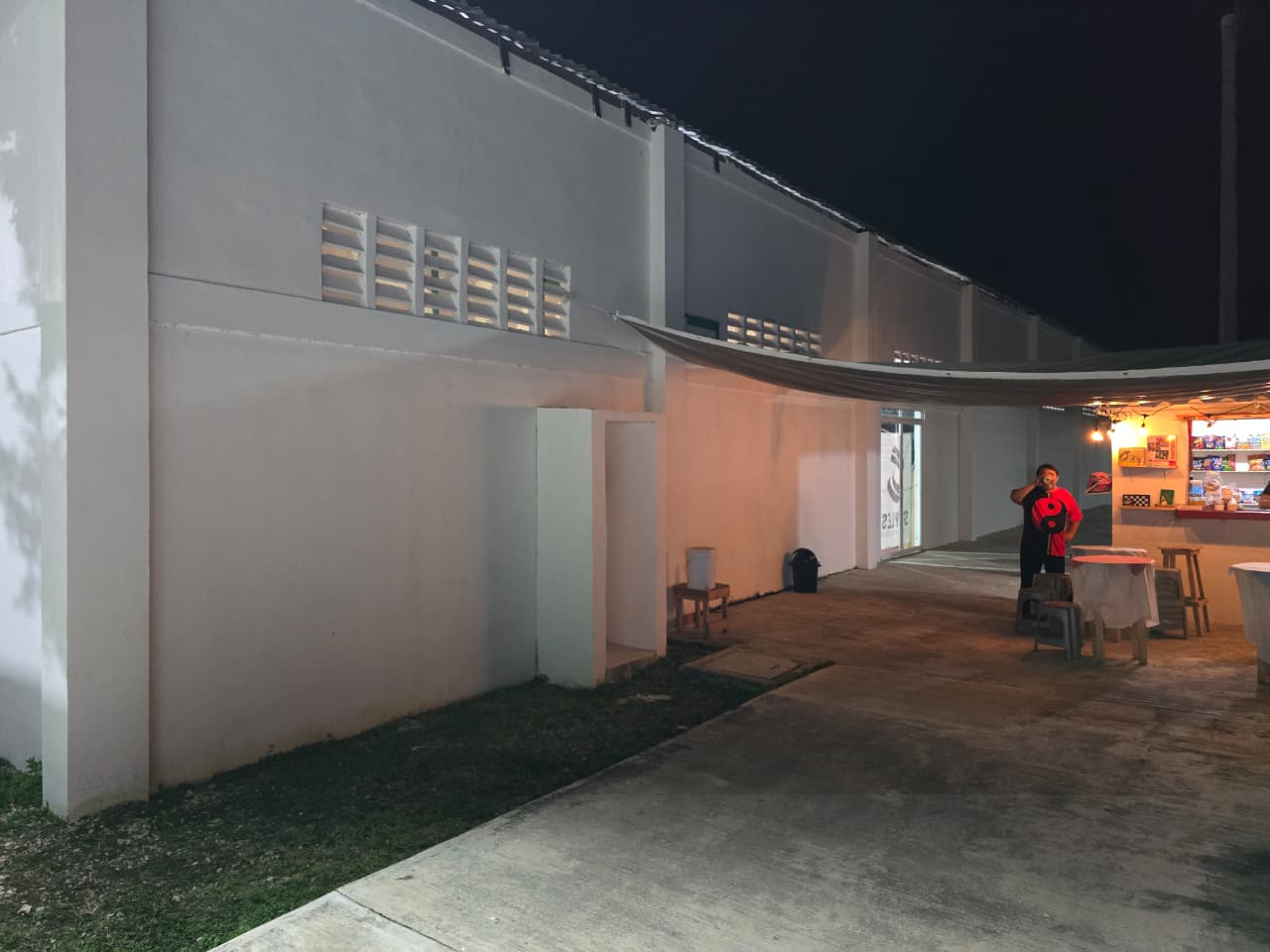 MURAL A UN COSTADO DE LA CANCHA DE FÚTBOL 7
